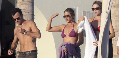 Czas jej się nie ima! Jennifer Aniston w bikini