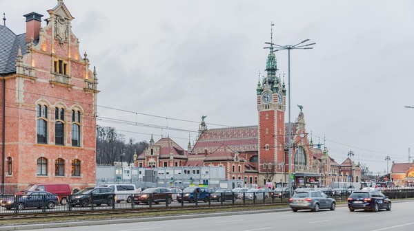 W ubiegłym roku ogłoszono przetarg na budowę takiego przejścia przy dworcu Gdańsk Główny.