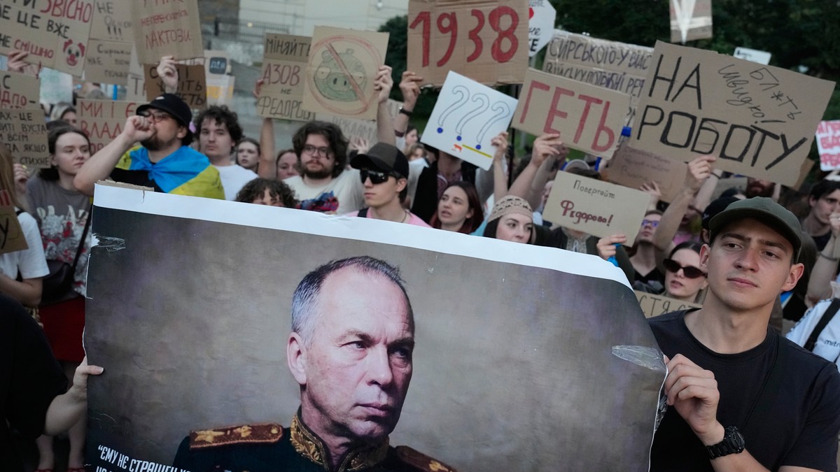 Demonstranti traže ostavku generala Oleksandra Sirskog u Kijevu 18. jula