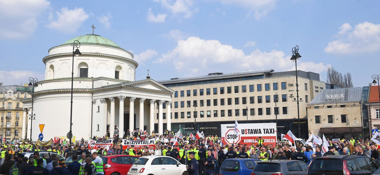 Protest taksówkarzy w Warszawie zawieszony na około trzy tygodnie