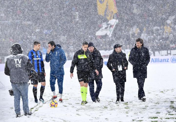 Z powodu obfitych opadów śniegu nie odbył się mecz między Juventusem Turyn a Atalantą Bergamo