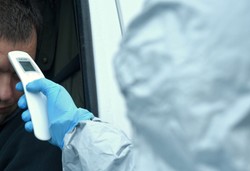 Walka z koronawirusem. Polacy dzwonią do sanepidu i donoszą na sąsiadów