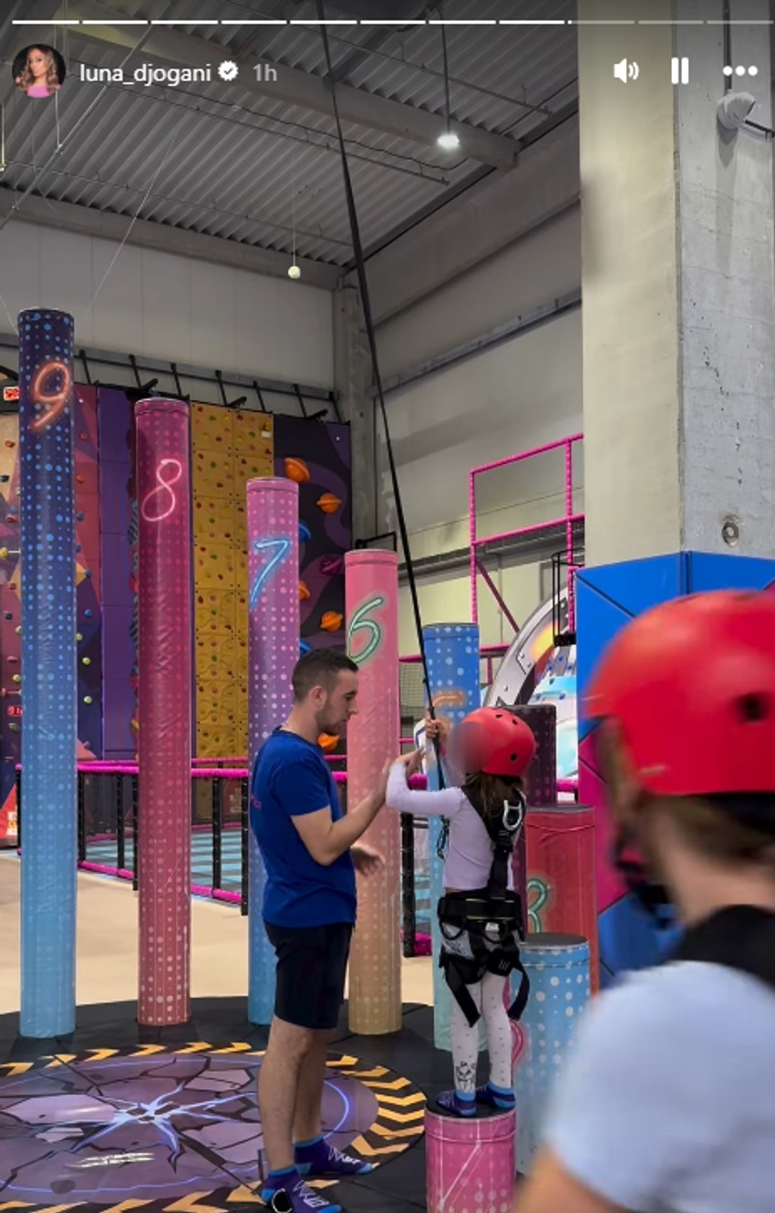 Luna Đogani snima ćerku Miju