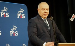 PGE i ZE PAK podpisały ważną umowę. Sasin: Nie będzie drenowania kieszeni Polaków