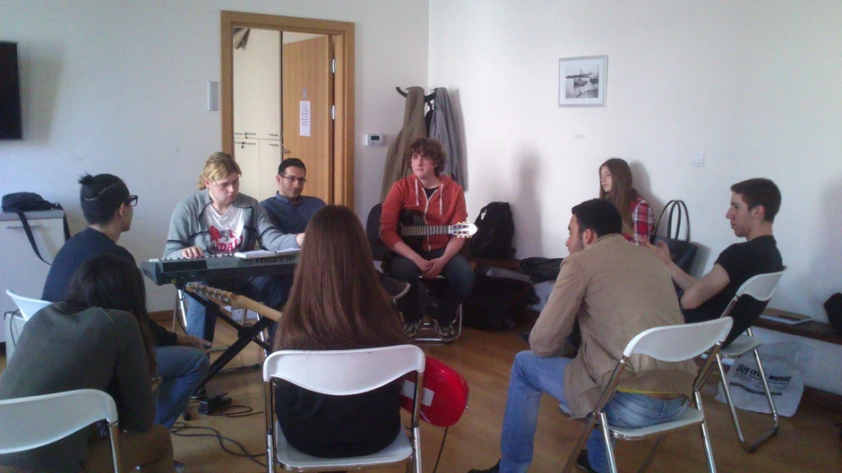 Đaci su zajedno radili na pesmama koje će svirati na koncertu 