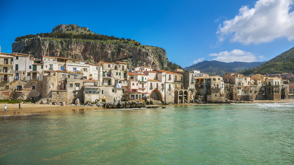 Widok na Cefalu w regionie Palermo na Sycylii, fot. Getty Images / Gonzalo Azumendi