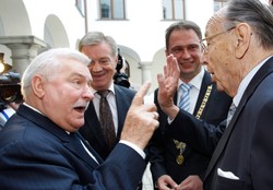 Niemcy nagrodzili Wałęsę. "Niewzruszona postawa"