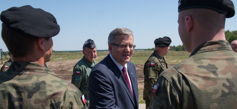 Prezydent Bronisław Komorowski powitał żołnierzy wracających z Afganistanu. FOTO