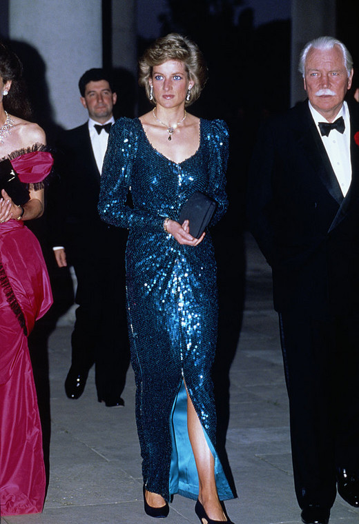 Księżna Diana w sukience "mermaid dress" (suknia-syrena) autorstwa Catherine Walker podczas balu charytatywnego w Osterley House w 1989 r.