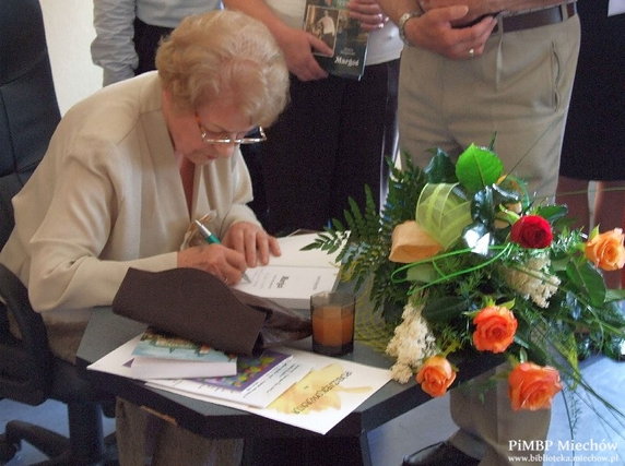 Spotkanie autorskie z Janiną Bergander w bibliotece w Miechowie w 2009 r.