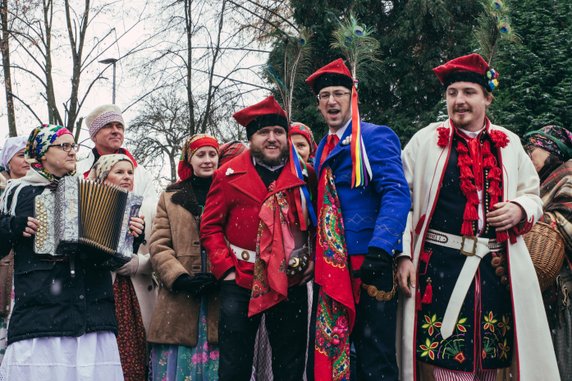 Uczestnicy korowodu poznawali weselne tradycje i pieśni