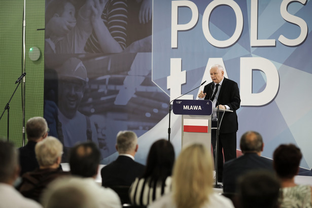 Prezes PiS, wicepremier Jarosław Kaczyński podczas spotkania z mieszkańcami Mławy