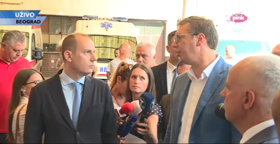 Vučić i Lončar tokom obilaska Hitne pomoći