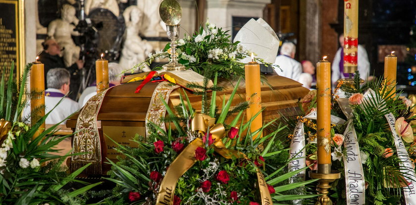 Pogrzeb biskupa Tadeusza Pieronka. Tak pożegnano Ekscelencję