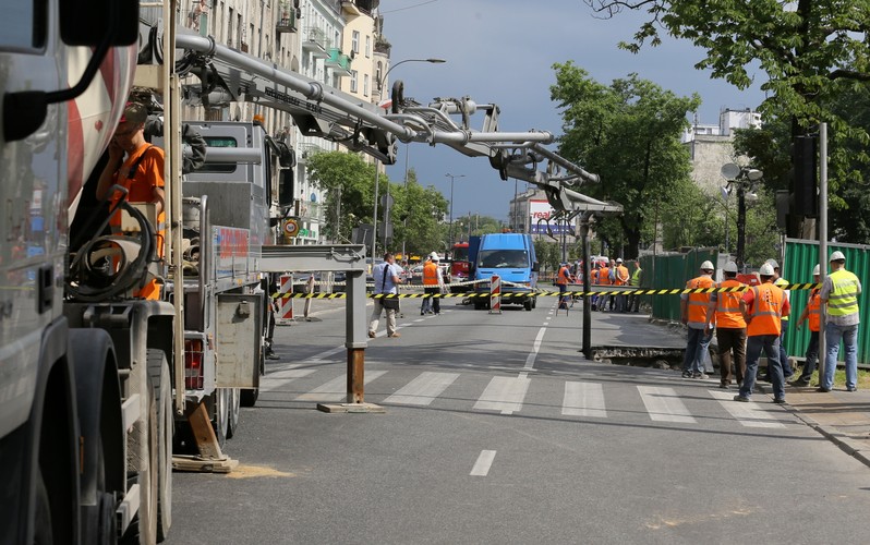 Zapadła się ulica Targowa w Warszawie