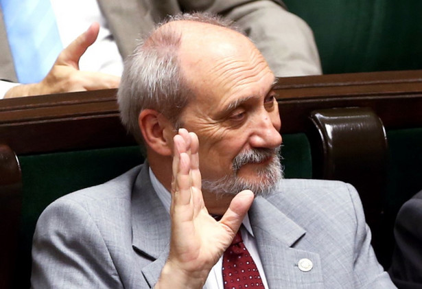 Macierewicz ma swoją teorię. "Walka o wpływy rosyjskie w Polsce"