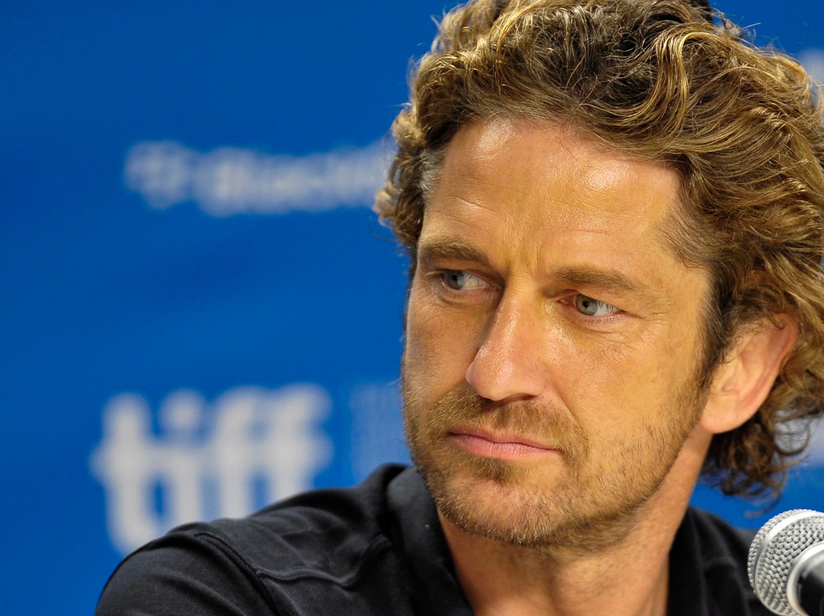 Gerard Butler serfuje, więc chudnie