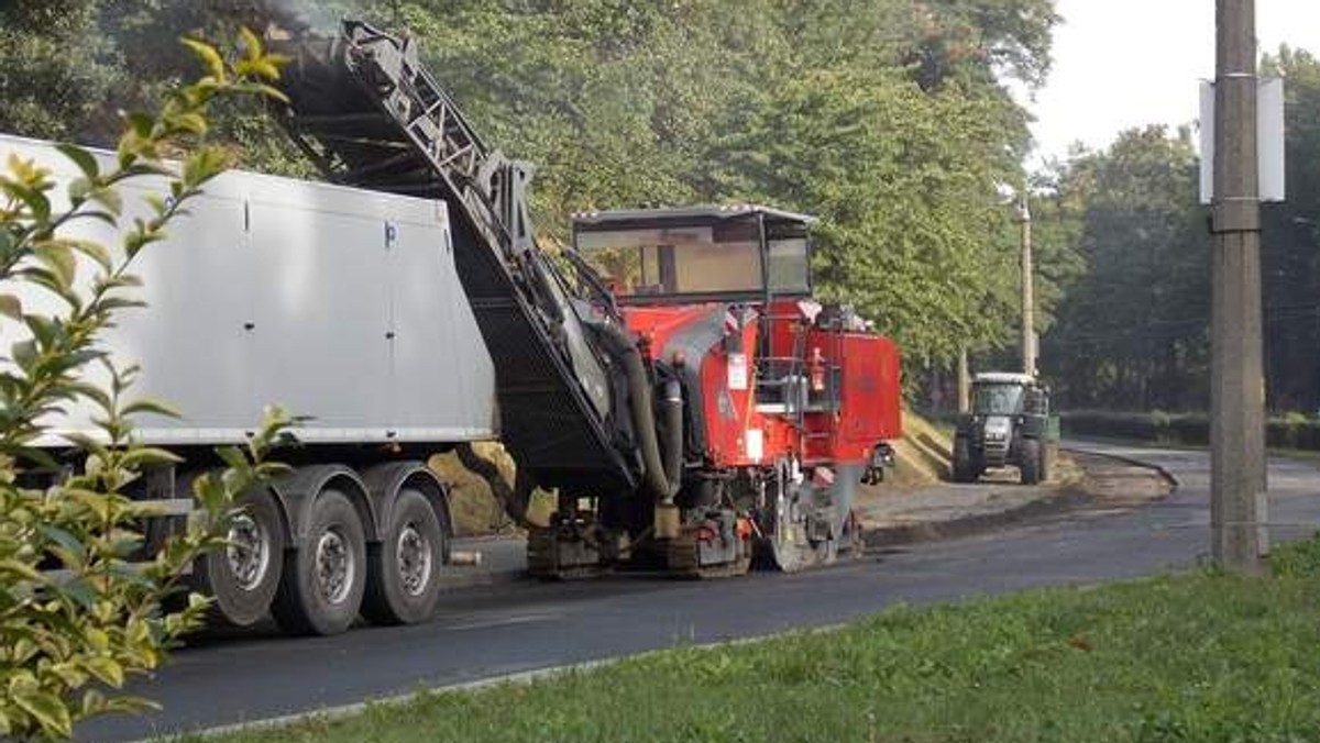 Gorzowianin Bogusław Nowak niepokoi się postępami remontu na ul. Pomorskiej. Jego zdaniem drogowcy niezbyt pilnują tempa i zmiany są niewielkie. - Czy oby na pewno budowlani zdążą w terminie? - pytał redakcję Gazety Lubuskiej Czytelnik.