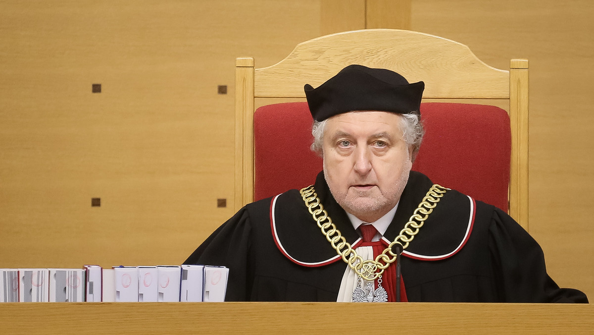 Sędziowie, którzy oświadczyli, że nie będą orzekać w pełnych składach TK, dopuścili się naruszenia konstytucji – powiedział prezes Trybunału prof. Andrzej Rzepliński.