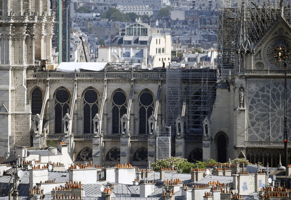 Trwają prace zabezpieczające wnętrze katedry Notre Dame