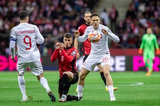 Czy doradztwo dla zawodników piłki nożnej może korzystać ze zwolnienia z VAT?