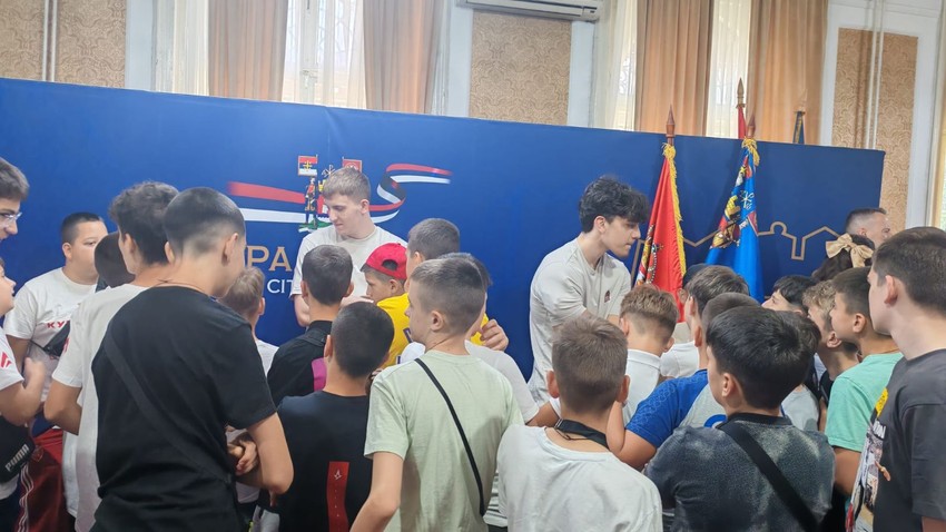 Gradonačelnik Pavlović povodom Fajnal fora ugostio decu sa KiM