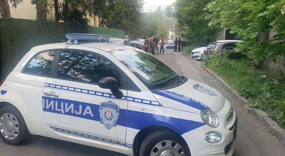 uviđaj policije ispred restorana na Senjaku