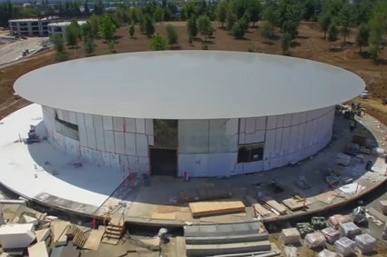 Apple Park coraz bliżej ukończenia. Jeden z budynków przypomina… MacBooka