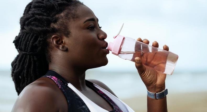 Woman drinking water(medicalnewstoday)