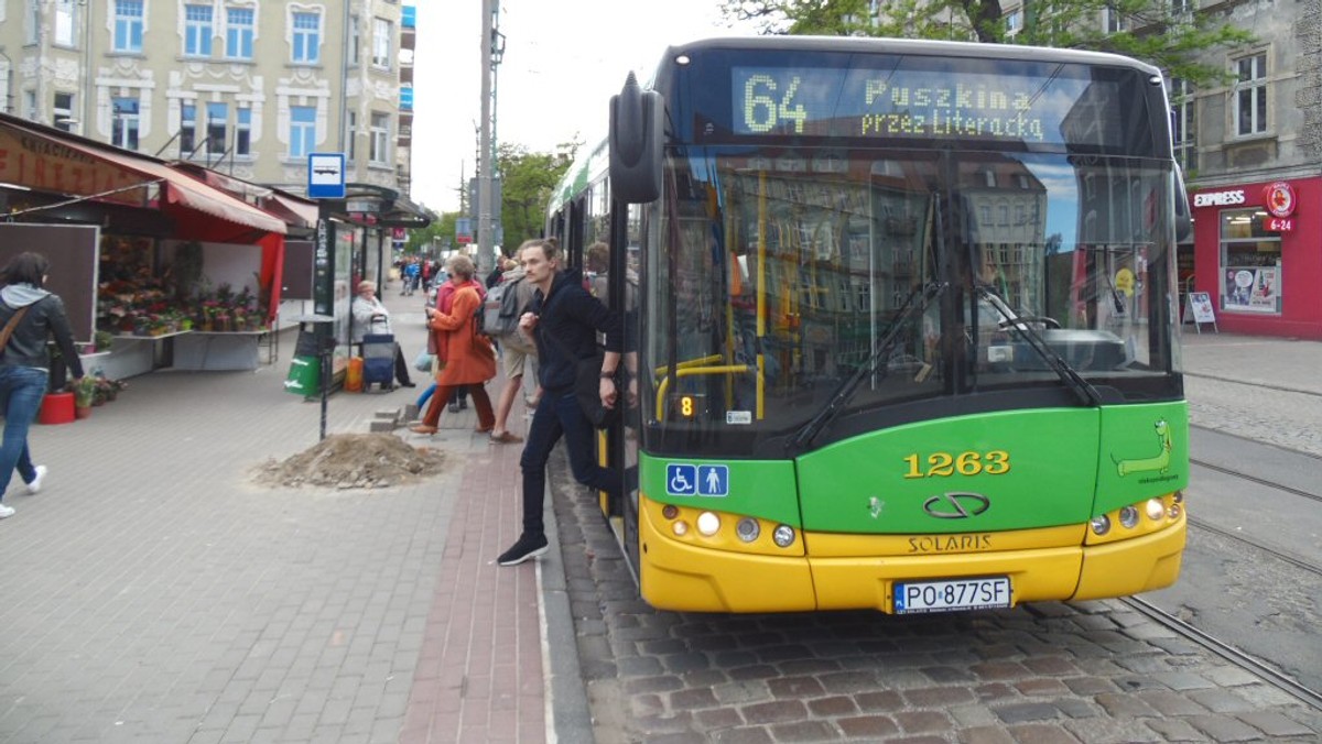 Dziś tramwaje znów dojeżdżają do ścisłego centrum Poznania, zakończył się remont torowiska na ul. Podgórnej. Jeden remont się skończył, kolejny rozpoczął. Ekipy MPK przeniosły się teraz na ul. Dąbrowskiego i Towarową. Swoje trasy zmieniło kilka linii. To jednak nie jedyne utrudnienia komunikacyjne, również dla kierowców.