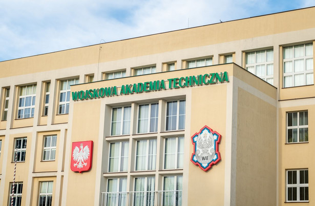 Ośmiu podchorążych z warszawskiej Wojskowej Akademii Technicznej z zarzutami