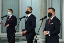 Złośliwości Tarczyńskiego na konferencji. Dziennikarz odpowiada politykowi