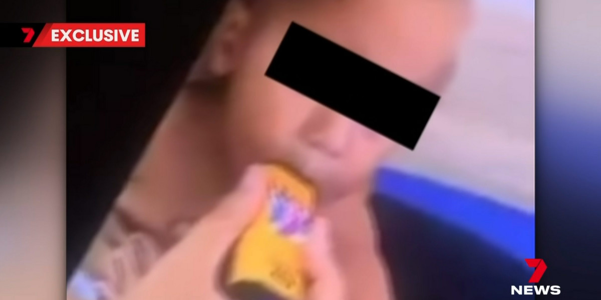 Nagranie niemowlęcia palącego papierosa zszokowało internautów.
