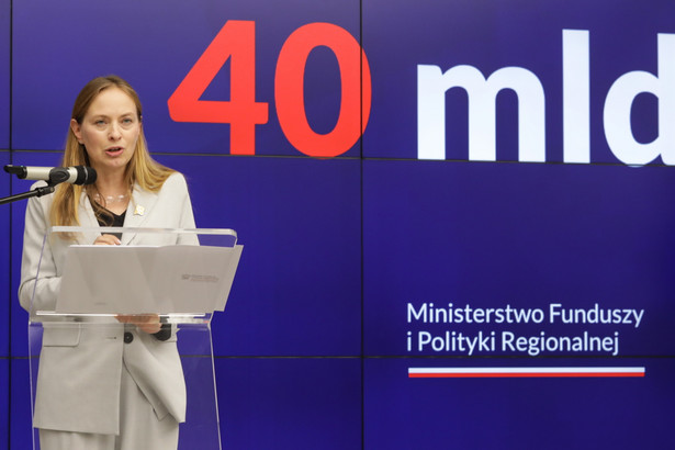 Warszawa, 13.09.2024. Minister funduszy i polityki regionalnej Katarzyna Pełczyńska-Nałęcz podczas konferencji prasowej w siedzibie resortu w Warszawie, 13 bm. Temat konferencji: "Złożenie 2. i 3. wniosku o płatność z Krajowego Planu Odbudowy"