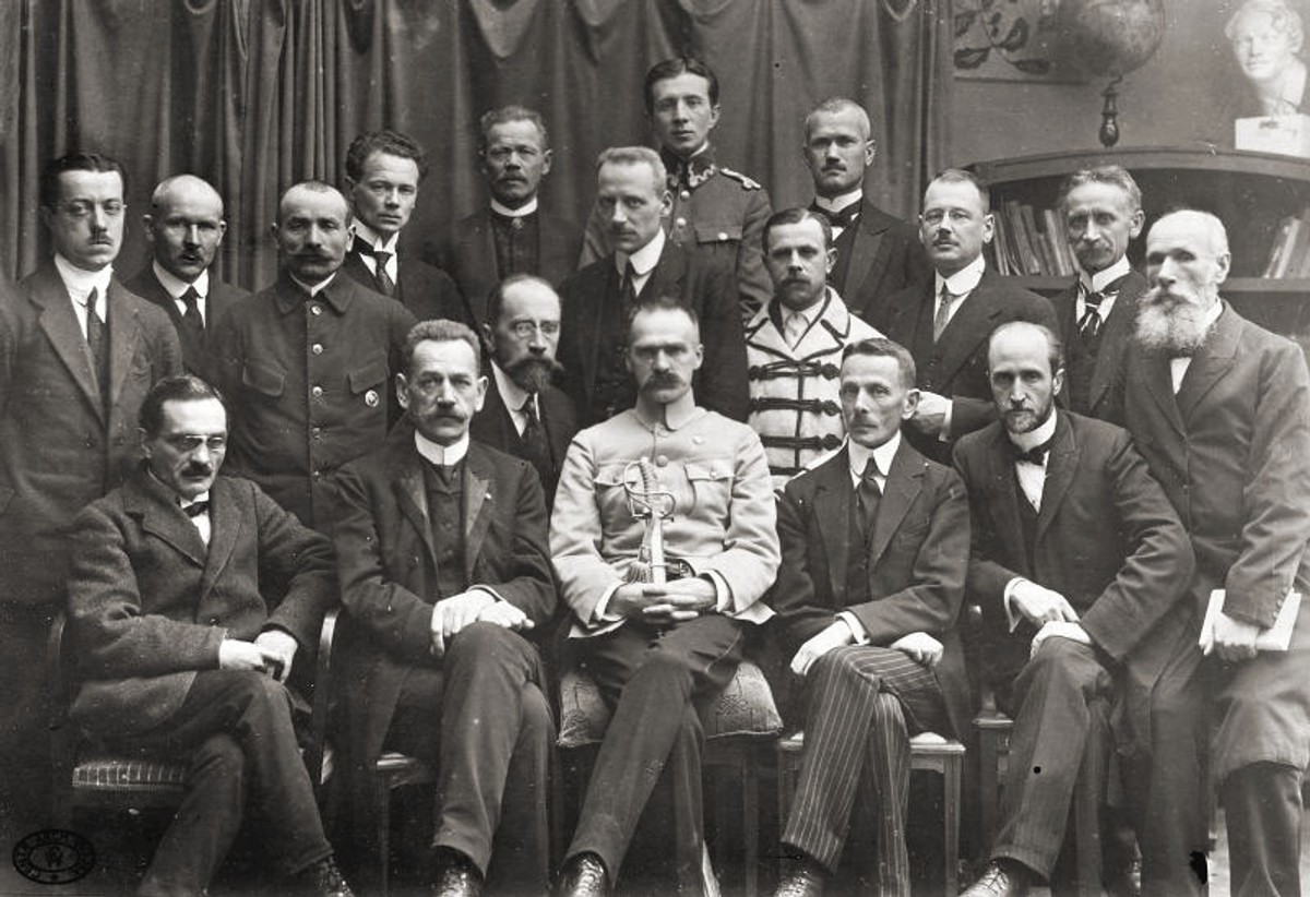 Rząd polski zaprzysiężony 18 listopada 1918 r. z J. Moraczewskim na czele