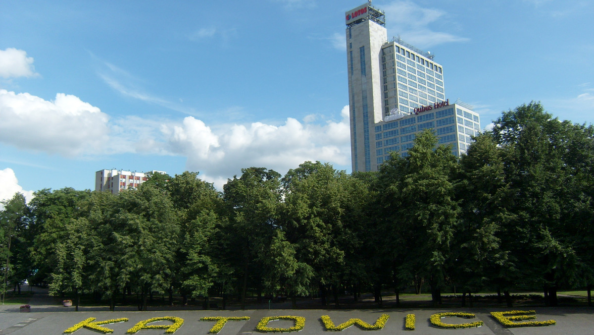 Katowice zajęły trzecie miejsce wśród miast wojewódzkich w rankingu zamożności miesięcznika "Wspólnota". To awans o cztery oczka w stosunku do ubiegłorocznego zestawienia. Przed stolicą woj. śląskiego znalazły się tylko Warszawa i Wrocław.