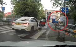 Kierowca BMW pobił pieszego, który przechodził po pasach. Szokujące wideo