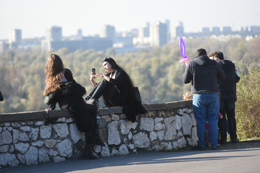 Ispostavilo se da je mnogo usamljenih mladih ljudi, ali uz malo dobre volje i par ideja može se naći društvo