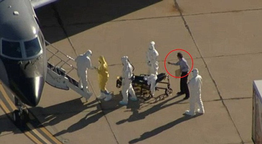 Nema čak ni rukavice...