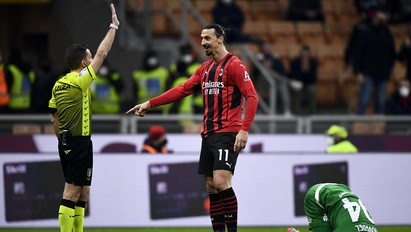 Zlatan Ibrahimovic vigasztalta a bírót, aki súlyos hibát követett el 
