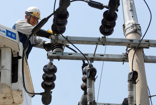 Prezes Urzędu Regulacji Energetyki nałożył 1 mln zł kary na spółkę dystrybucyjną Enion za zeszłoroczne awarie linii energetycznych na terenie jury krakowsko-częstochowskiej - poinformowała PAP rzeczniczka URE Agnieszka Głośniewska. Enion zapowiada odwołanie.