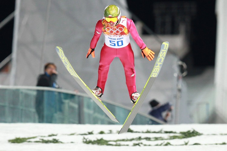 Tak Kamil Stoch frunął po złoto, a potem cieszył się z medalu