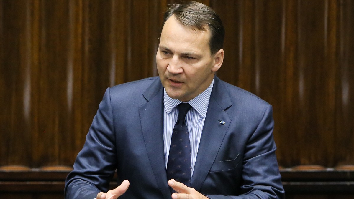 Szef MSZ Radosław Sikorski wyraził satysfakcję z tego, że prezydentom Ukrainy i Rosji udało się porozmawiać. Testem będzie, czy Ukraina odzyska kontrolę nad granicą i czy przestaną przez nią przechodzić transporty broni, ludzi i ciężkiego uzbrojenia - podkreślił.