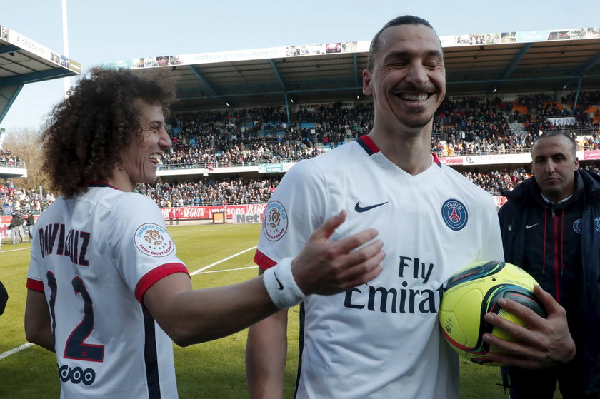 Zlatan szantażuje PSG: zostanę jeśli postawią mój pomnik!