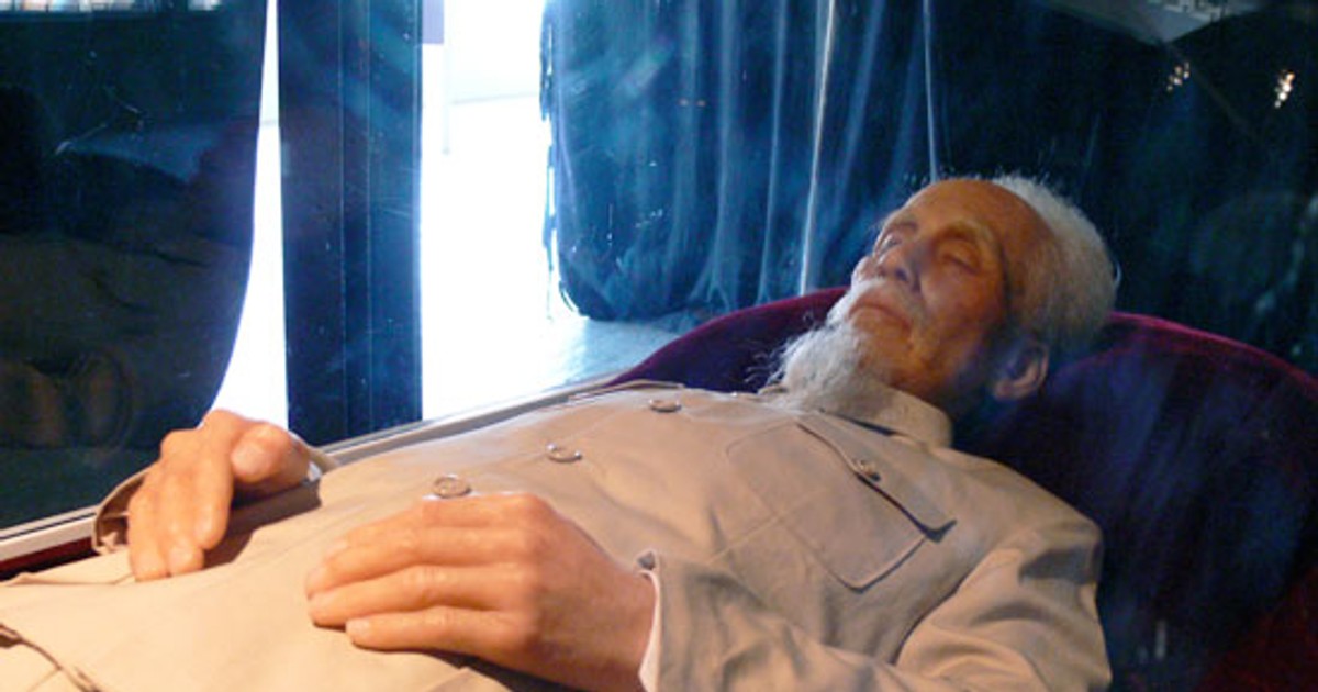 lenin dead body