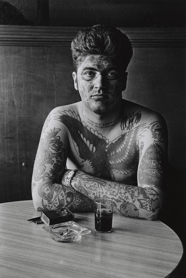 Diane Arbus, "Jack Dracula at a bar" (New London, Conn., 1961)