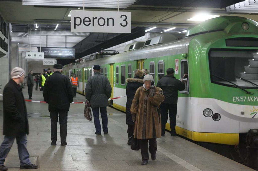 Mężczyzna wpadł pod pociąg w Warszawie