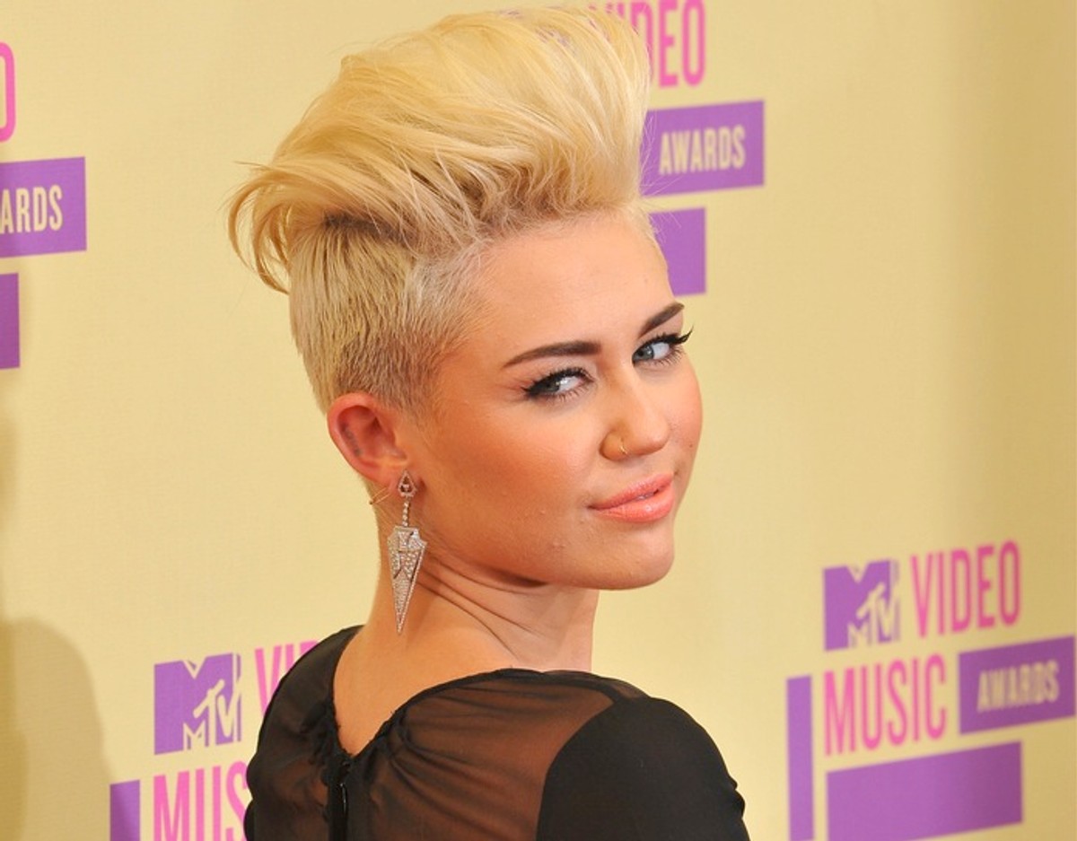 Miley Cyrus siłą wysłana na uniwersytet