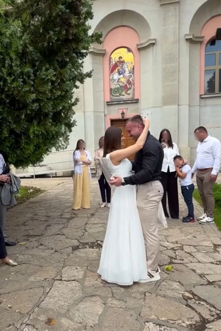 Oženio se bivši zadrugar: U istom danu verio izabranicu i stao na ludi kamen