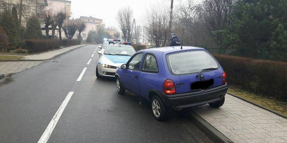 Pijany kierowca opla potrącił policjanta 